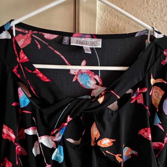 Jennifer Lopez Floral Blouse - Picture 4 of 4